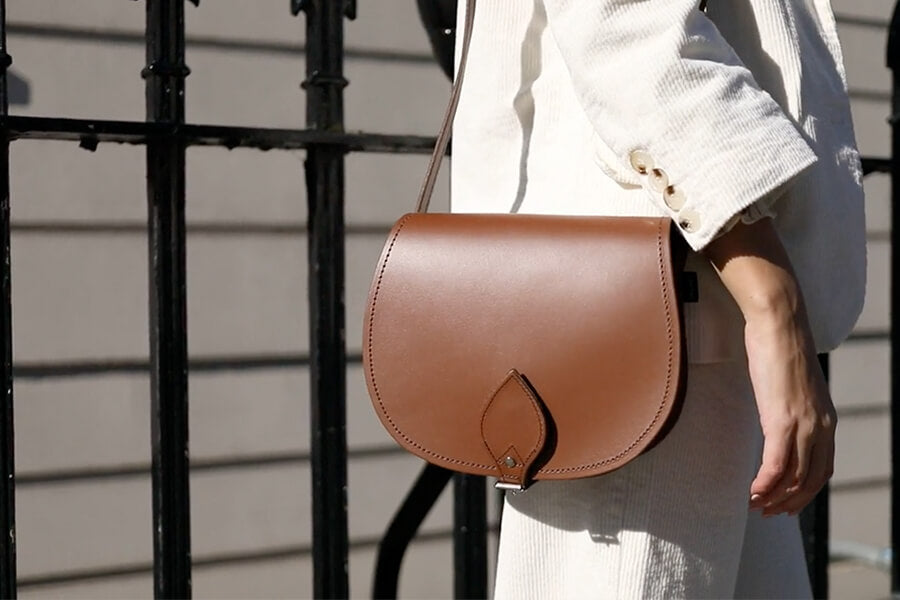 brown tote outfit