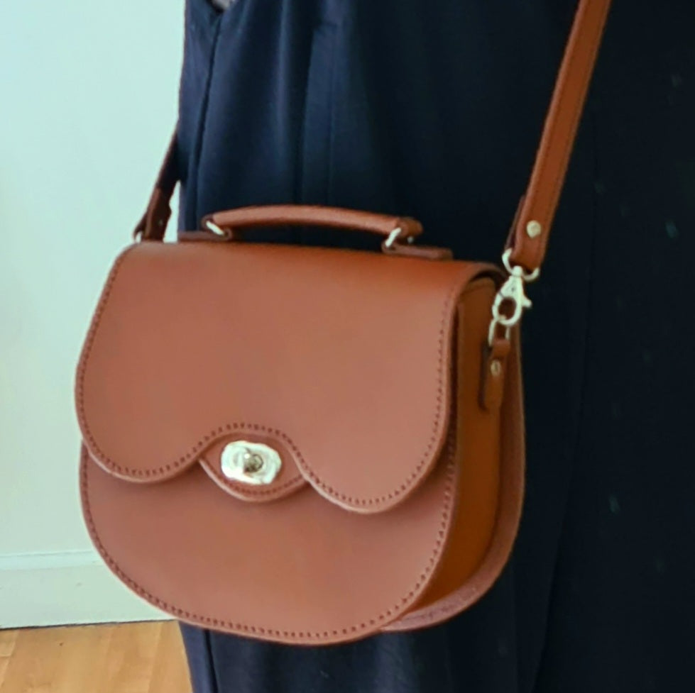 Handmade Leather Twist Lock Saddle Bag - Chestnut