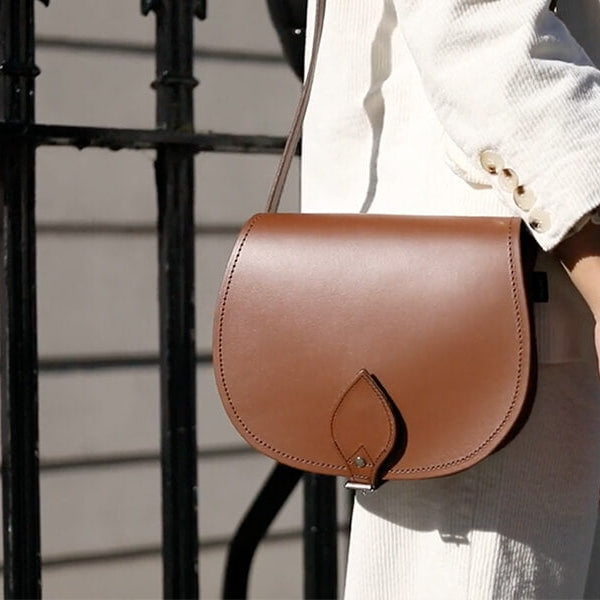 HOW THE RIGHT HANDBAG WILL COMPLETE YOUR OUTFIT