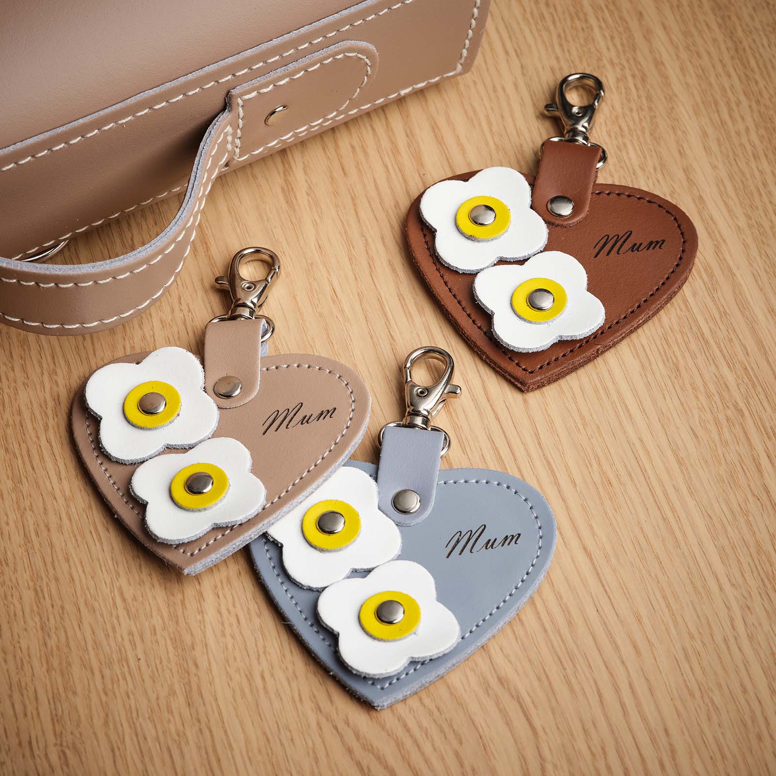 Love heart bag charm - with 'Mum' engraving and flower appliques - Chestnut